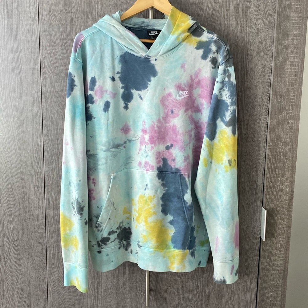 Nike mens hoodie, size L